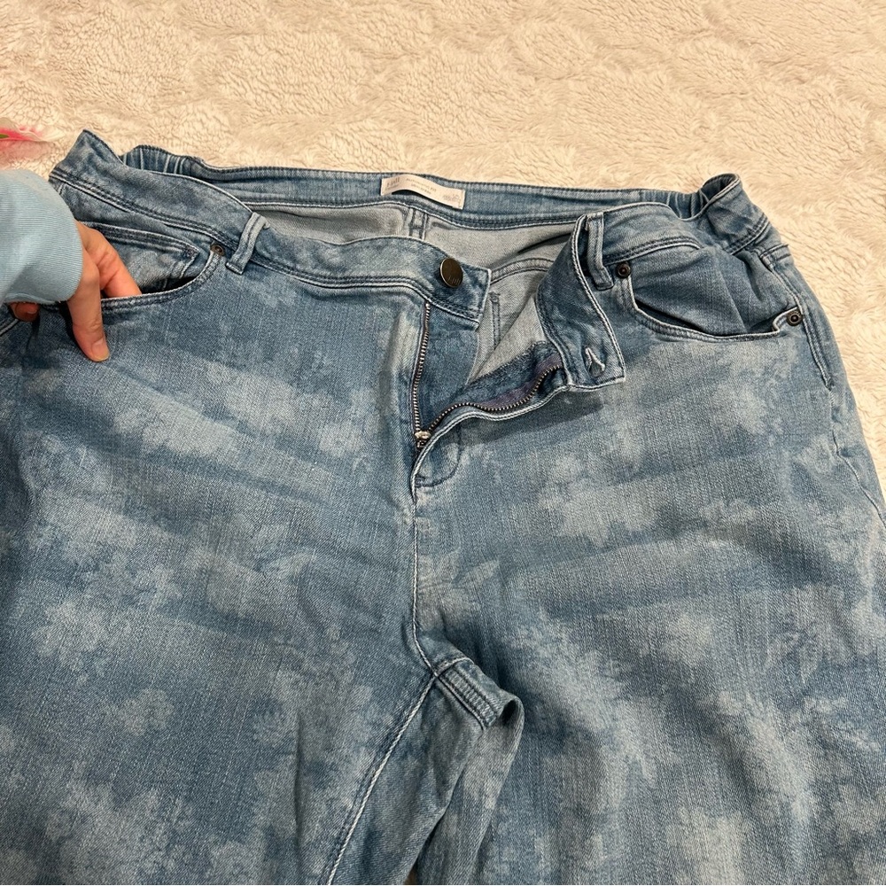 J. Jill Denim - Authentic Fit Slim Ankle Light-wash Jeans Floral Design 18 - Picture 3 of 12